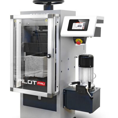 Máquina De Compresión Automática Pilot Pro Compact-Line, 2000 Kn De Capacidad. Para Probar Bloques Según Astm C140 Y Cilindros De Hasta 6Quot; X 12" (