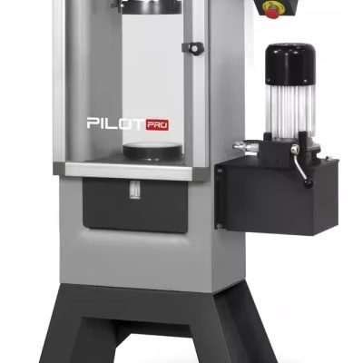 Compresora Automática , 3000 Kn Cap. Para Cilindros Hasta 160 X 320 mm. Conforme A Astm C39, Aashto T22 - 230 V, 50-60 Hz.